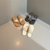 Fashionable and versatile European and American bestsellers of flip-flops Application Scenario